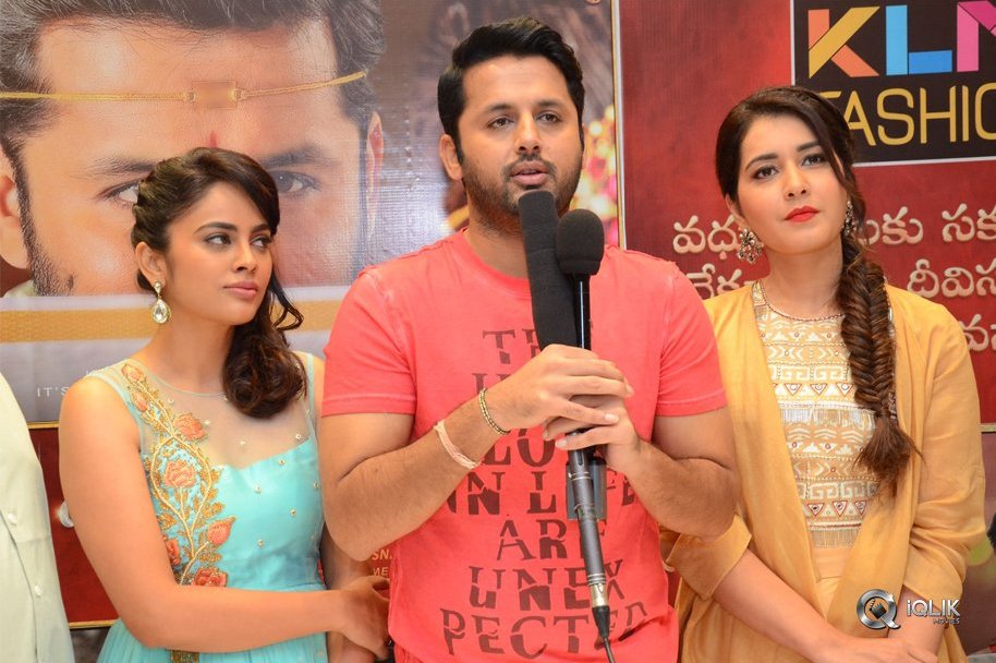 Srinivasa-Kalyanam-Team-at-KLM-Fashion-Mall